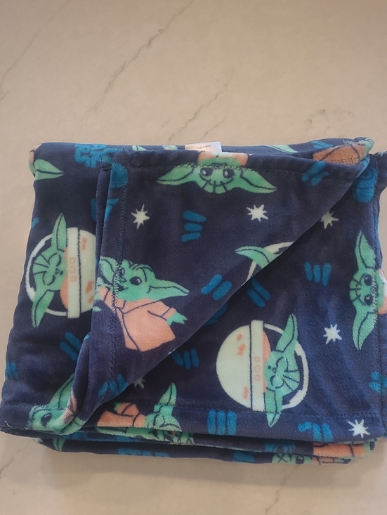 The Big One Other - Star Wars Baby Yoda Plush Throw